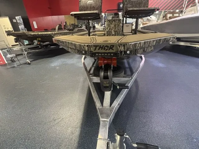 Slide: The Image of Thor 1900 Lake Hammer Center Console Elite 2026 - 5