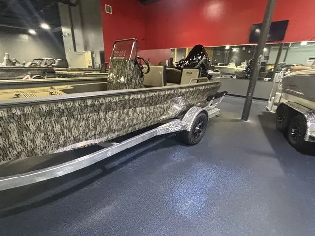 Slide: The Image of Thor 1900 Lake Hammer Center Console Elite 2026 - 7