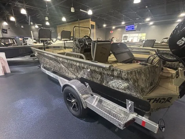 Slide: The Image of Thor 1900 Lake Hammer Center Console Elite 2026 - 9