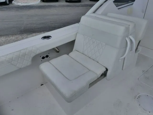 Slide: The Image of Edgewater 248CX Crossover 2023 - 7