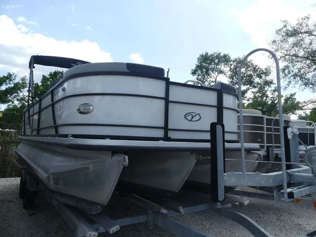 The Image of Veranda VR22RC Tri-Toon 2022 - 1