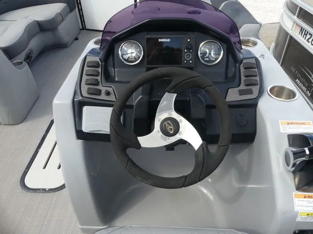 Slide: The Image of Veranda VR22RC Tri-Toon 2022 - 10