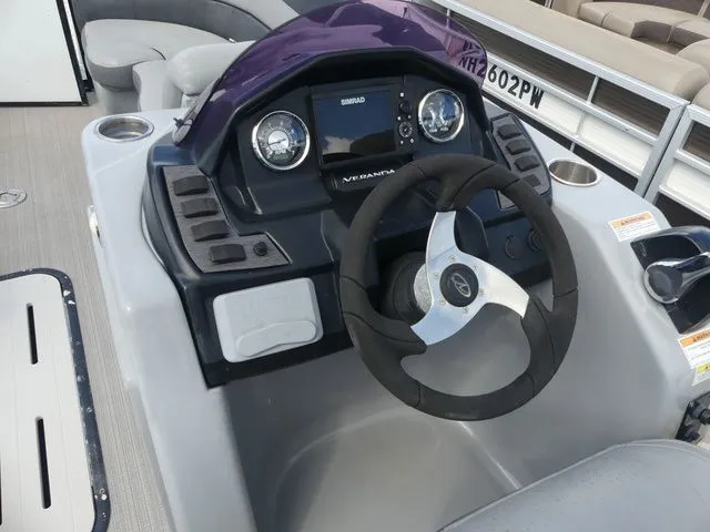 Slide: The Image of Veranda VR22RC Tri-Toon 2022 - 9