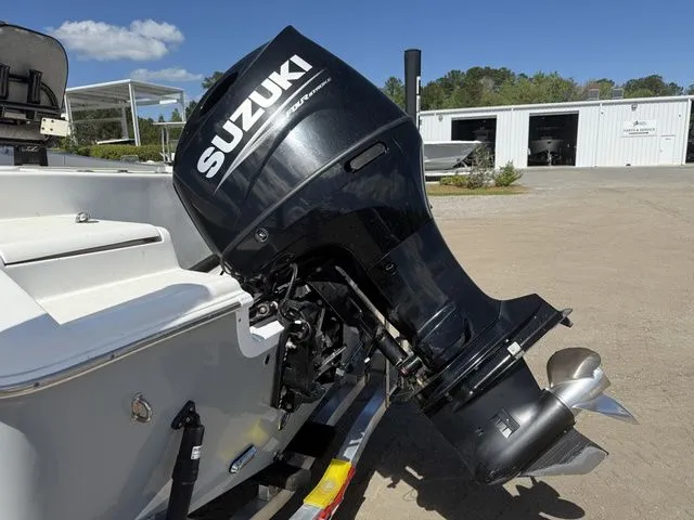 Slide: The Image of Sea Pro 219 Deep-V CC 2023 - 16