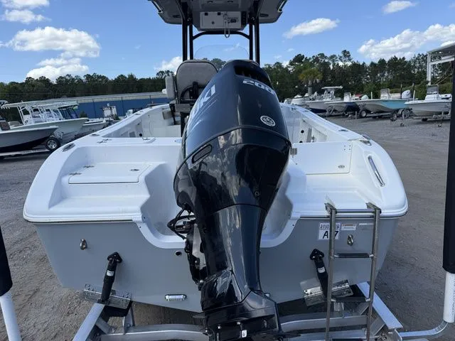 Slide: The Image of Sea Pro 219 Deep-V CC 2023 - 3