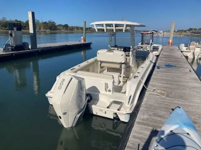 Slide: The Image of Boston Whaler 230 Outrage 2021 - 4