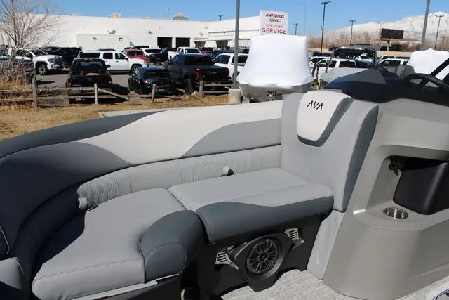 Slide: The Image of Avalon LSZ 2385 Versatile Rear Lounger 2025 - 11