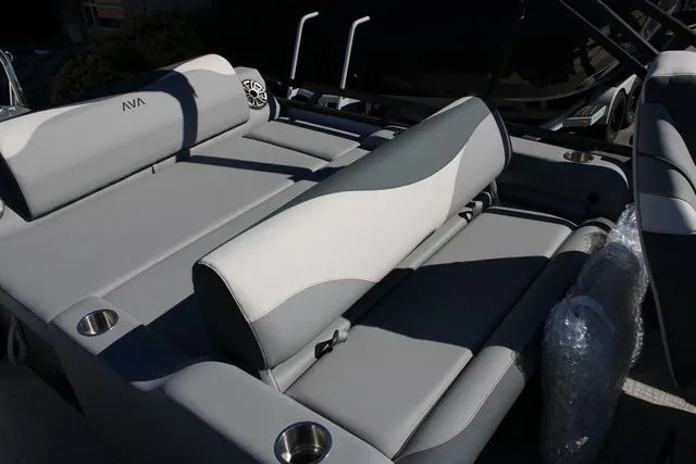 Slide: The Image of Avalon LSZ 2385 Versatile Rear Lounger 2025 - 7