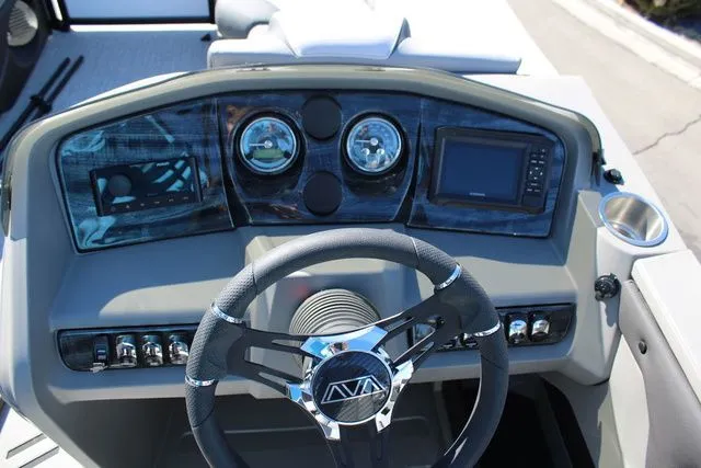 Slide: The Image of Avalon LSZ 2385 Versatile Rear Lounger 2025 - 9