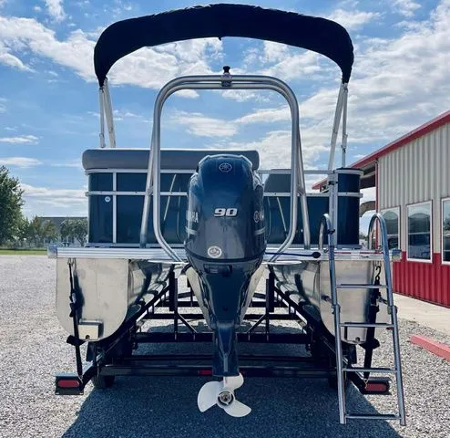 Slide: The Image of Landau Island Breeze 21C L-Shaped Rear powered by a 90HP 2026 - 11