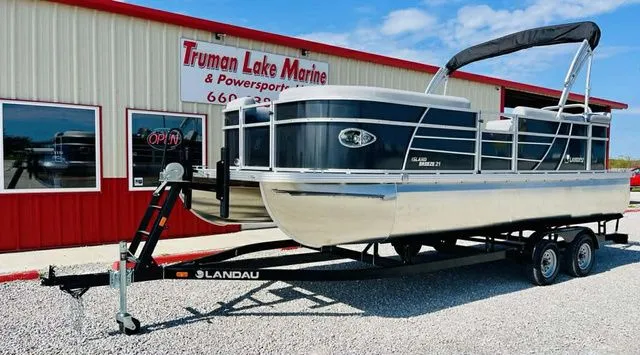 Slide: The Image of Landau Island Breeze 21C L-Shaped Rear powered by a 90HP 2026 - 2