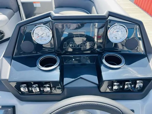 Slide: The Image of Landau Island Breeze 21C powered by a 90HP Yamaha 2026 - 7