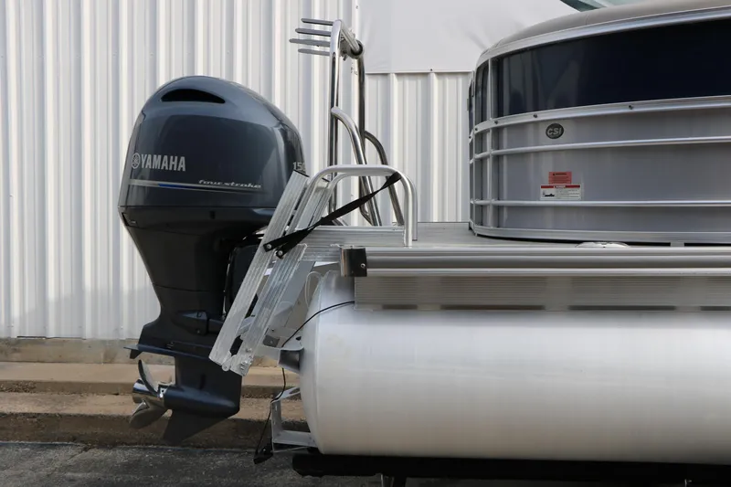 Slide: The Image of 2017 Berkshire 22 E CTS pontoon boat with Yamaha outboard motor. - 12