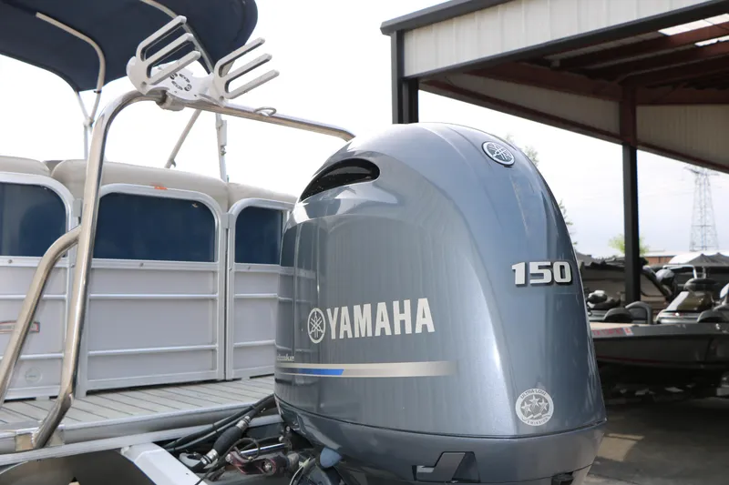 Slide: The Image of 2017 Berkshire 22 E CTS pontoon boat with Yamaha 150 outboard motor. - 14