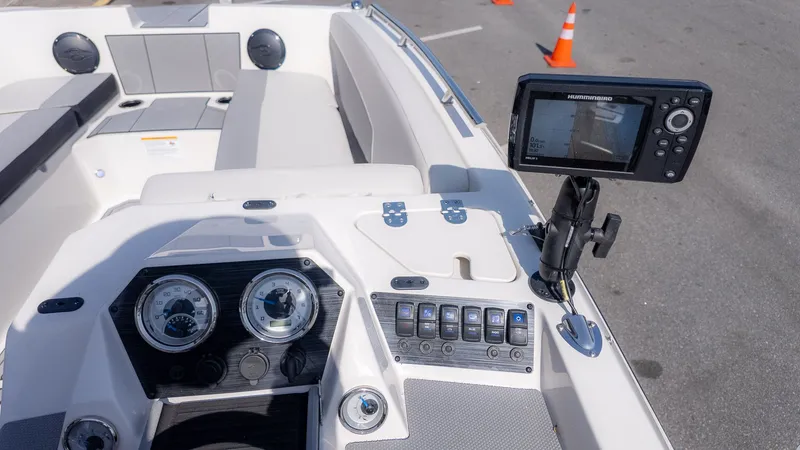 Slide: The Image of Starcraft SV 18 OB 2026 boat console with instruments and screen. - 23