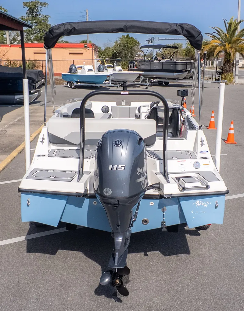Slide: The Image of Starcraft SV 18 OB 2026 boat with Yamaha 115 engine. - 5