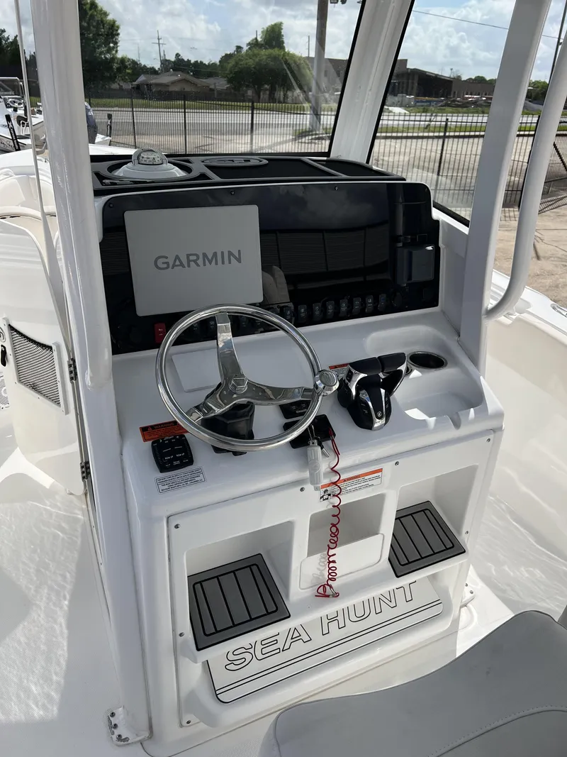 Slide: The Image of Sea Hunt Ultra 265 SE 2022 - 7