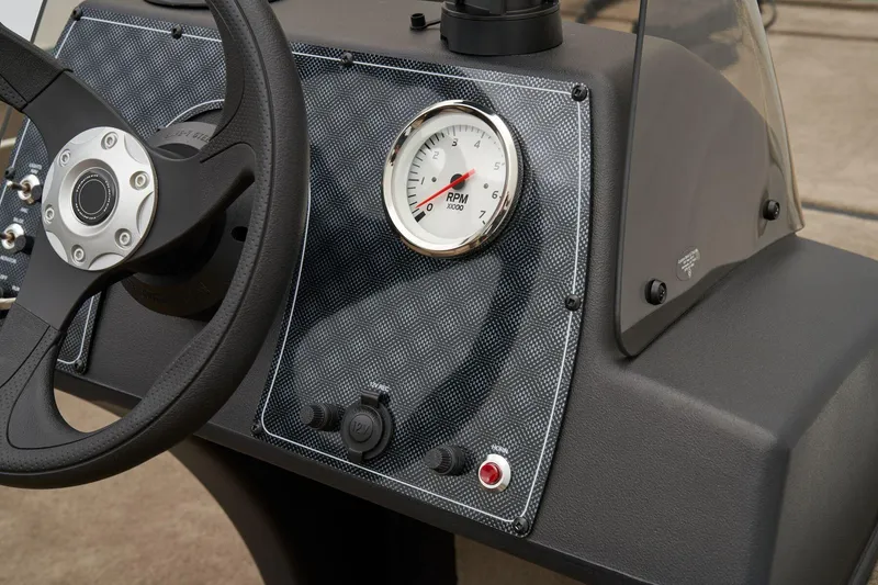 Slide: The Image of Tracker Bass Tracker Classic Limited 2026 - 16