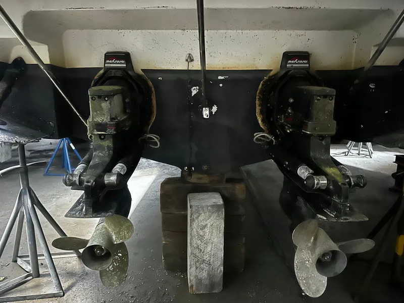 Slide: The Image of Regal Commodore 322 1997 - 10