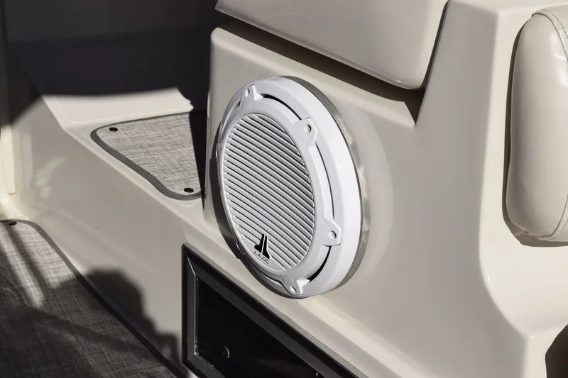 Slide: The Image of Regal Commodore 322 1997 - 20