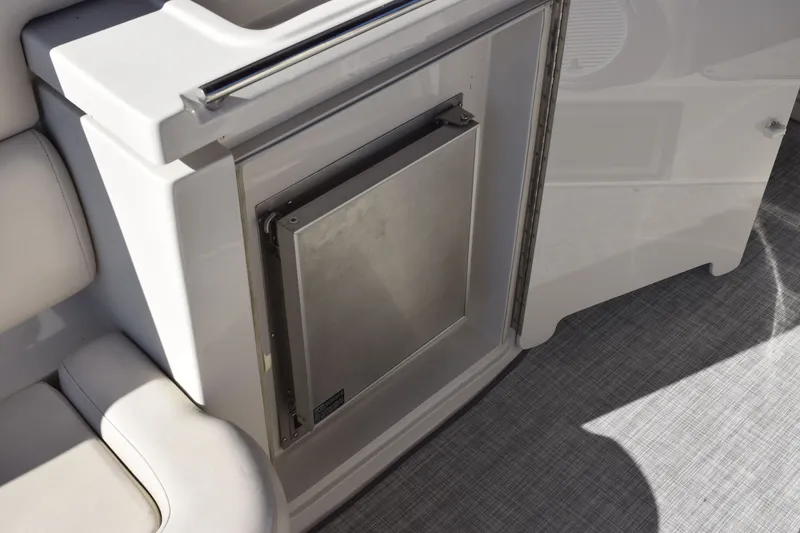 Slide: The Image of Regal Commodore 322 1997 - 21