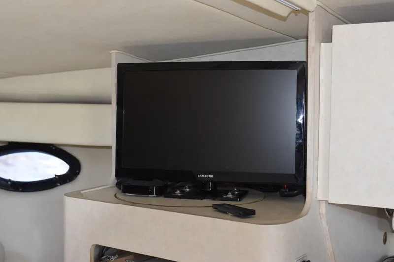 Slide: The Image of Regal Commodore 322 1997 - 23