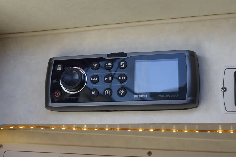 Slide: The Image of Regal Commodore 322 1997 - 26