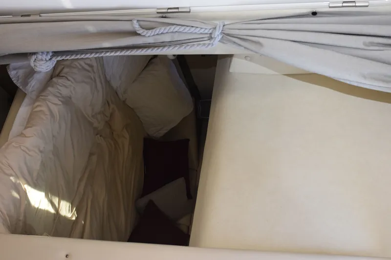 Slide: The Image of Regal Commodore 322 1997 - 32