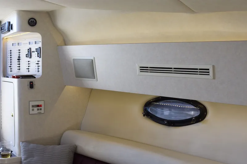 Slide: The Image of Regal Commodore 322 1997 - 35