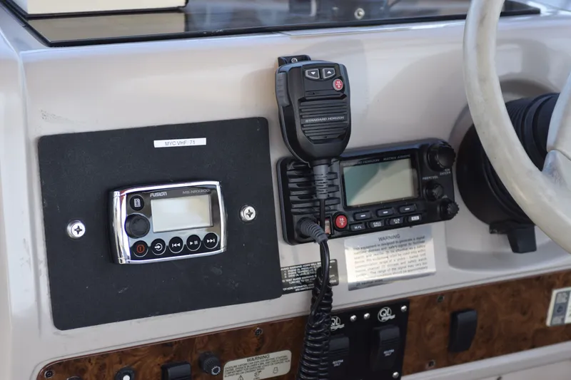 Slide: The Image of Regal Commodore 322 1997 - 37