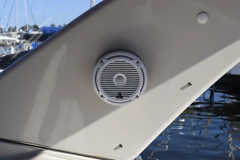 Slide: The Image of Regal Commodore 322 1997 - 42