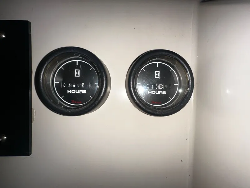 Slide: The Image of Regal Commodore 322 1997 - 47