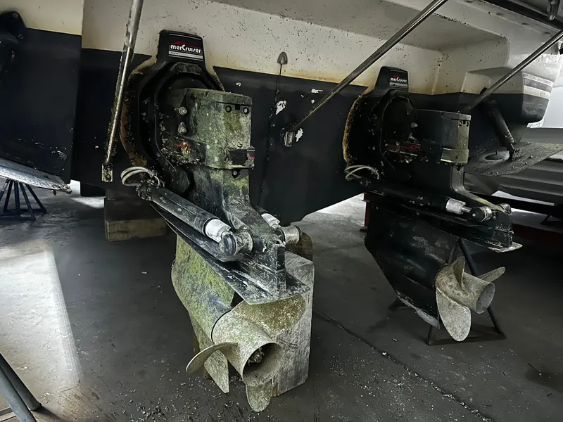 Slide: The Image of Regal Commodore 322 1997 - 48