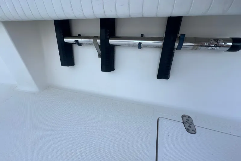 Slide: The Image of Rod holder on 2006 Fountain 23 Center Console boat deck. - 37