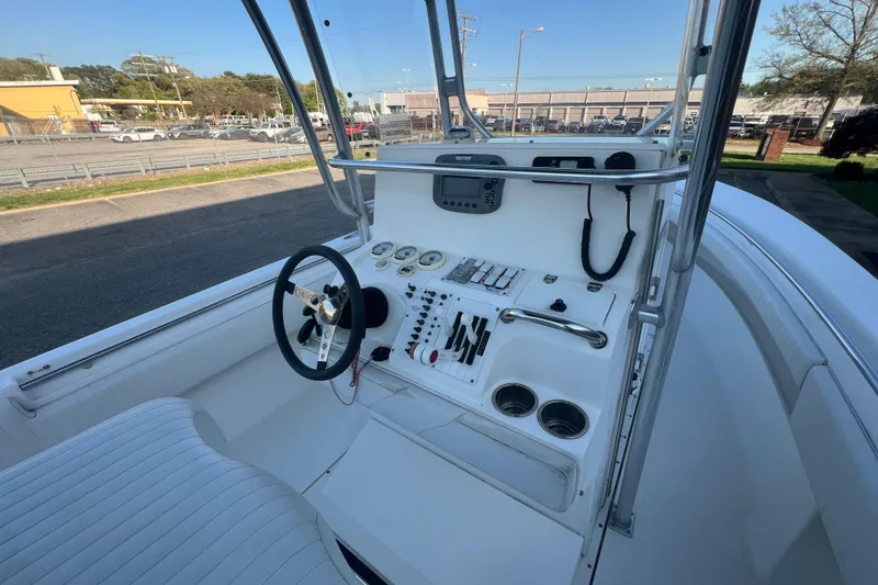 Slide: The Image of 2006 Fountain 23 Center Console boat interior with steering wheel and control panel. - 38