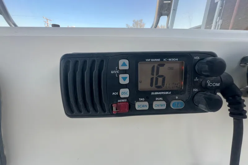 Slide: The Image of VHF marine radio on 2006 Fountain 23 Center Console boat dashboard. - 44