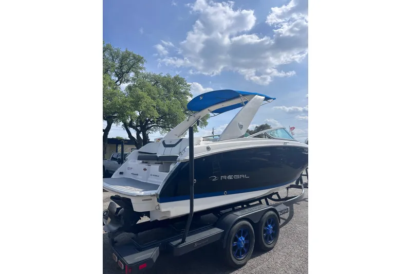 Slide: The Image of 2018 Regal 22 FasDeck boat on trailer under blue sky. - 7