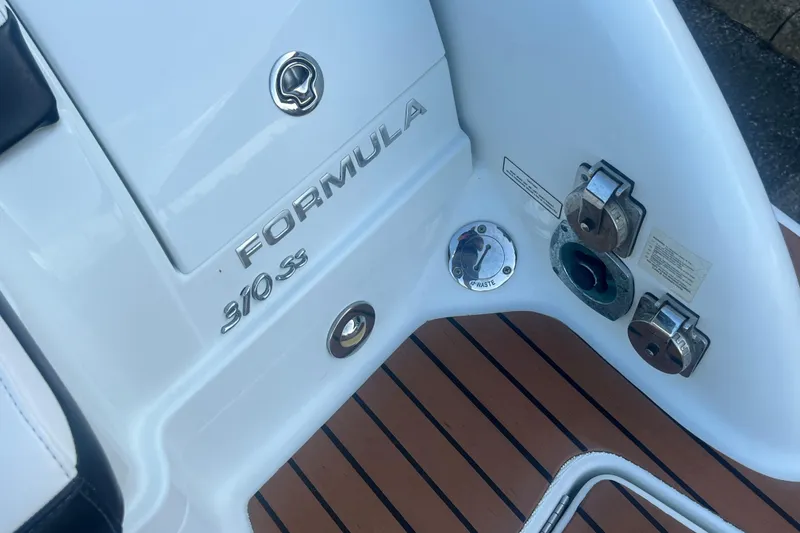 Slide: The Image of 2008 Formula 310 Sun Sport boat deck with waste and fuel access points. - 60