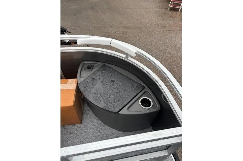 Slide: The Image of 2026 Sun Tracker Fishin' Barge 22 DLX boat interior with wet storage compartment. - 12