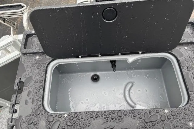 Slide: The Image of Open livewell on 2026 Sun Tracker Fishin' Barge 22 DLX, wet with raindrops. - 18