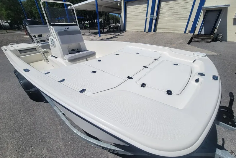 Slide: The Image of 2025 Mako Pro Skiff 19 CC boat with spacious deck and center console. - 7
