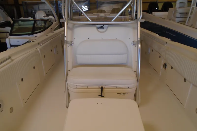 Slide: The Image of 2004 Hydra-Sports Vector 3300 CC boat interior with white seating and storage. - 20