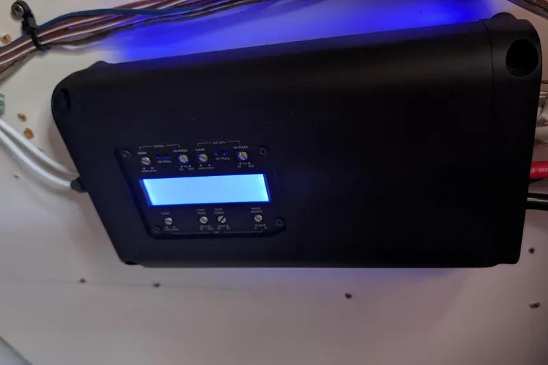 Slide: The Image of Stereo amplifier with blue backlight in 2001 Wellcraft 3300 Martinique boat. - 68