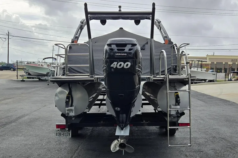 Slide: The Image of 2021 Berkshire 25 Sport CL DC 3.0+ pontoon boat with powerful Verado 400 engine. - 26