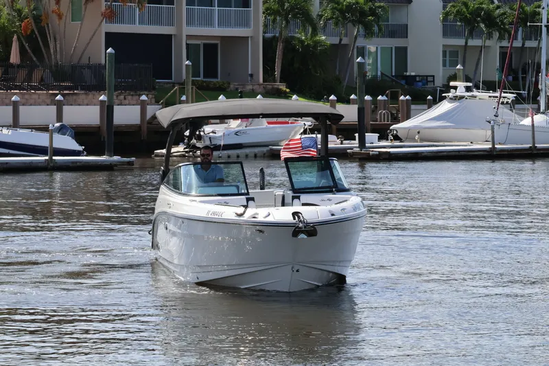 Slide: The Image of Sea Ray 260 SLX OB 2026 - 9