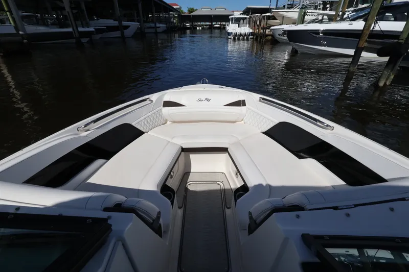 Slide: The Image of Sea Ray 260 SLX OB 2026 - 12