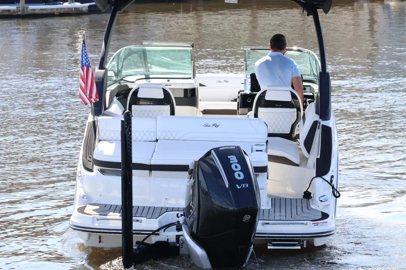 Slide: The Image of Sea Ray 260 SLX OB 2026 - 4