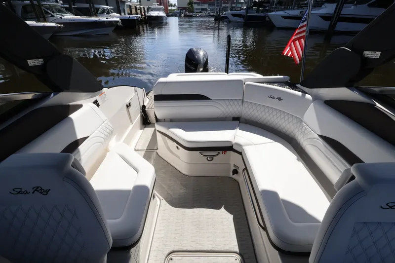 Slide: The Image of Sea Ray 260 SLX OB 2026 - 17
