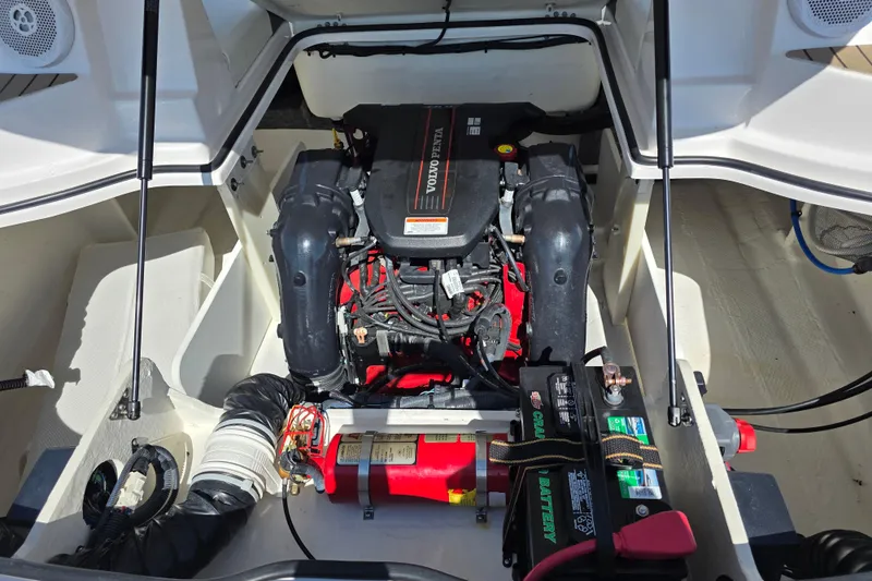 Slide: The Image of Regal 2500 Bowrider 2013 - 26