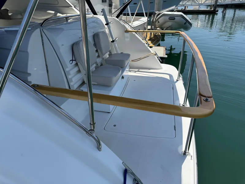 Slide: The Image of 1998 Bayliner 4085 Avanti Sunbridge yacht with spacious deck and seating at marina. - 29